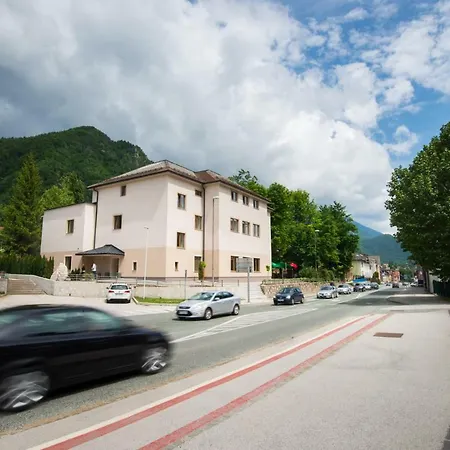 Aparthotel Kazina Jesenice